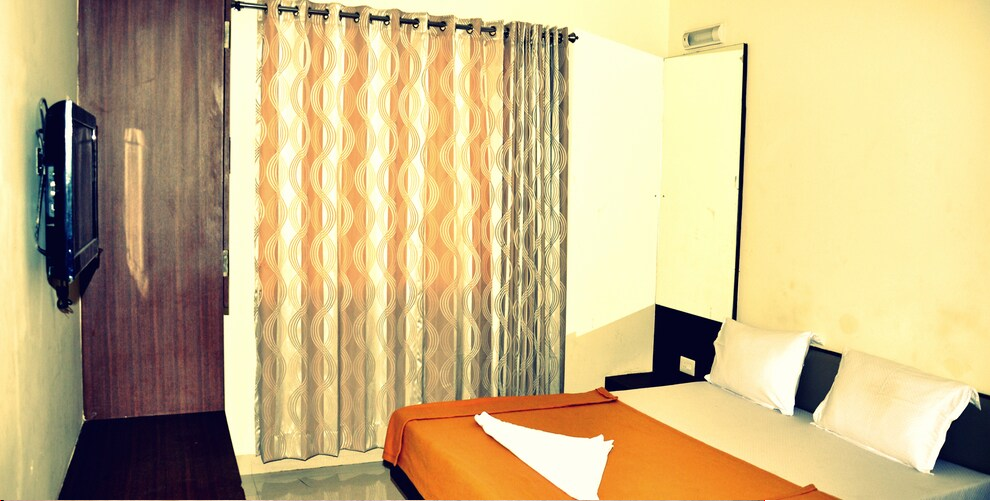 Hotel J K Palace | Double Bed AC	
